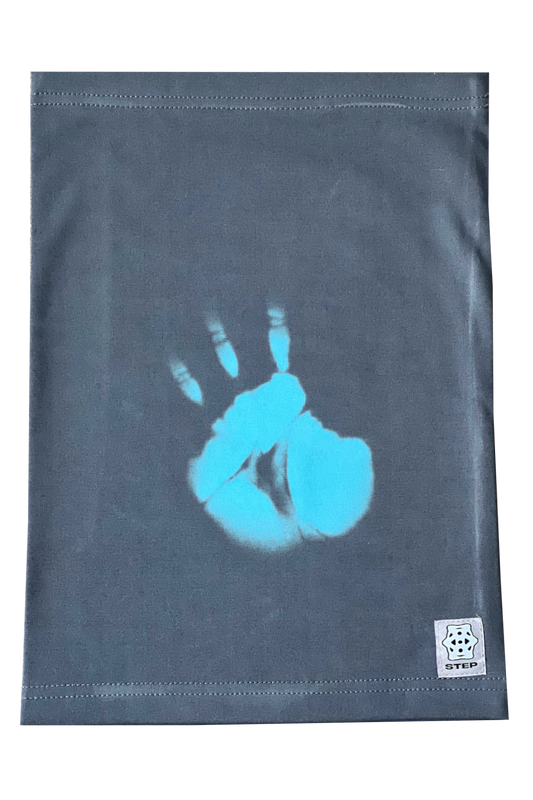 Heat reactive neckwarmer